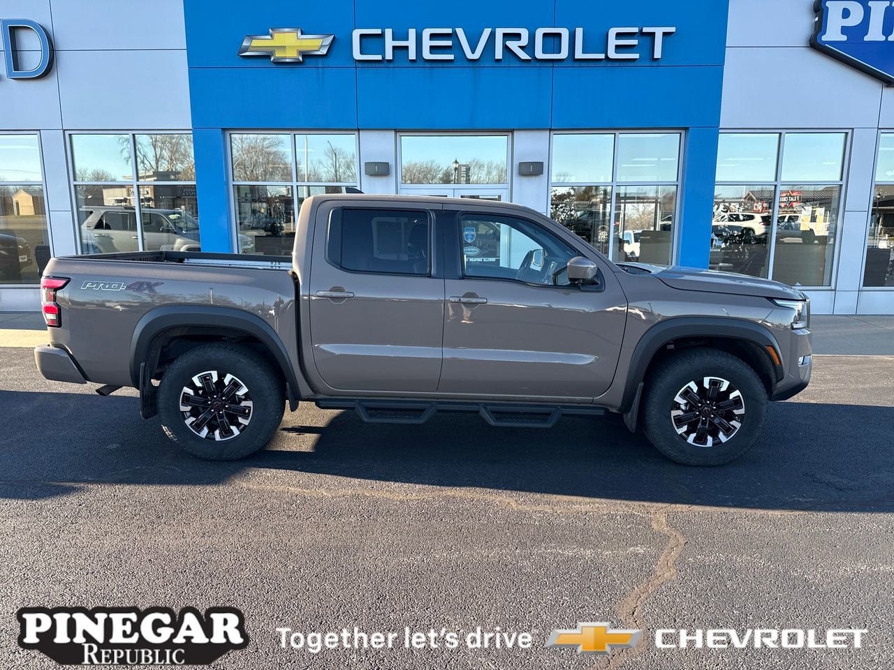 2024 Nissan Frontier PRO-4X Crew Cab 4WD