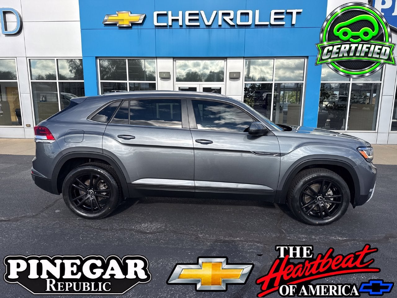  2022 Volkswagen Atlas Cross Sport V6 SE 4Motion AWD with Technology   