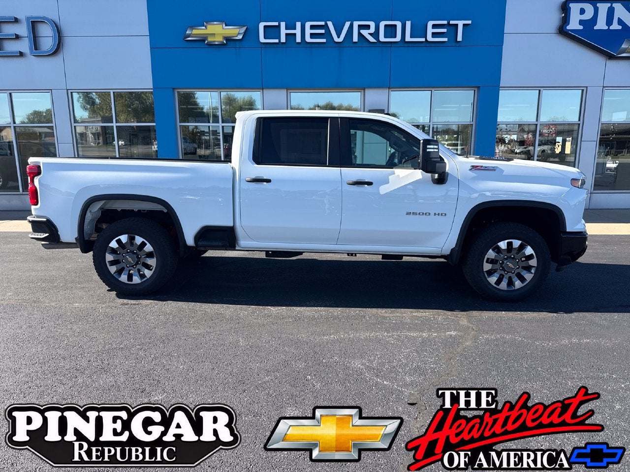 Summit White 2026 Chevrolet Silverado 2500HD Pickup Truck Four-Wheel Drive Automatic