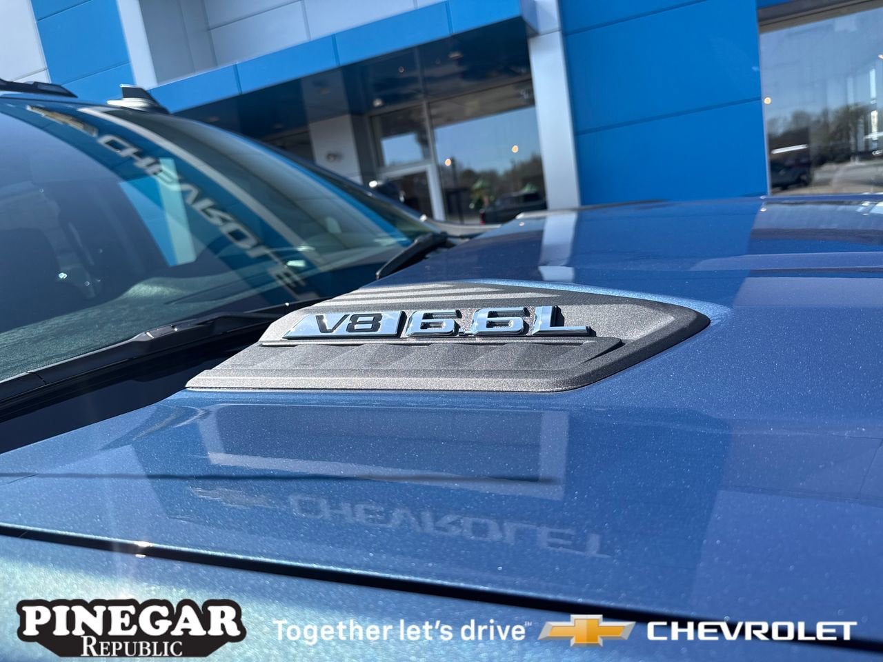 View vehicle photo 7