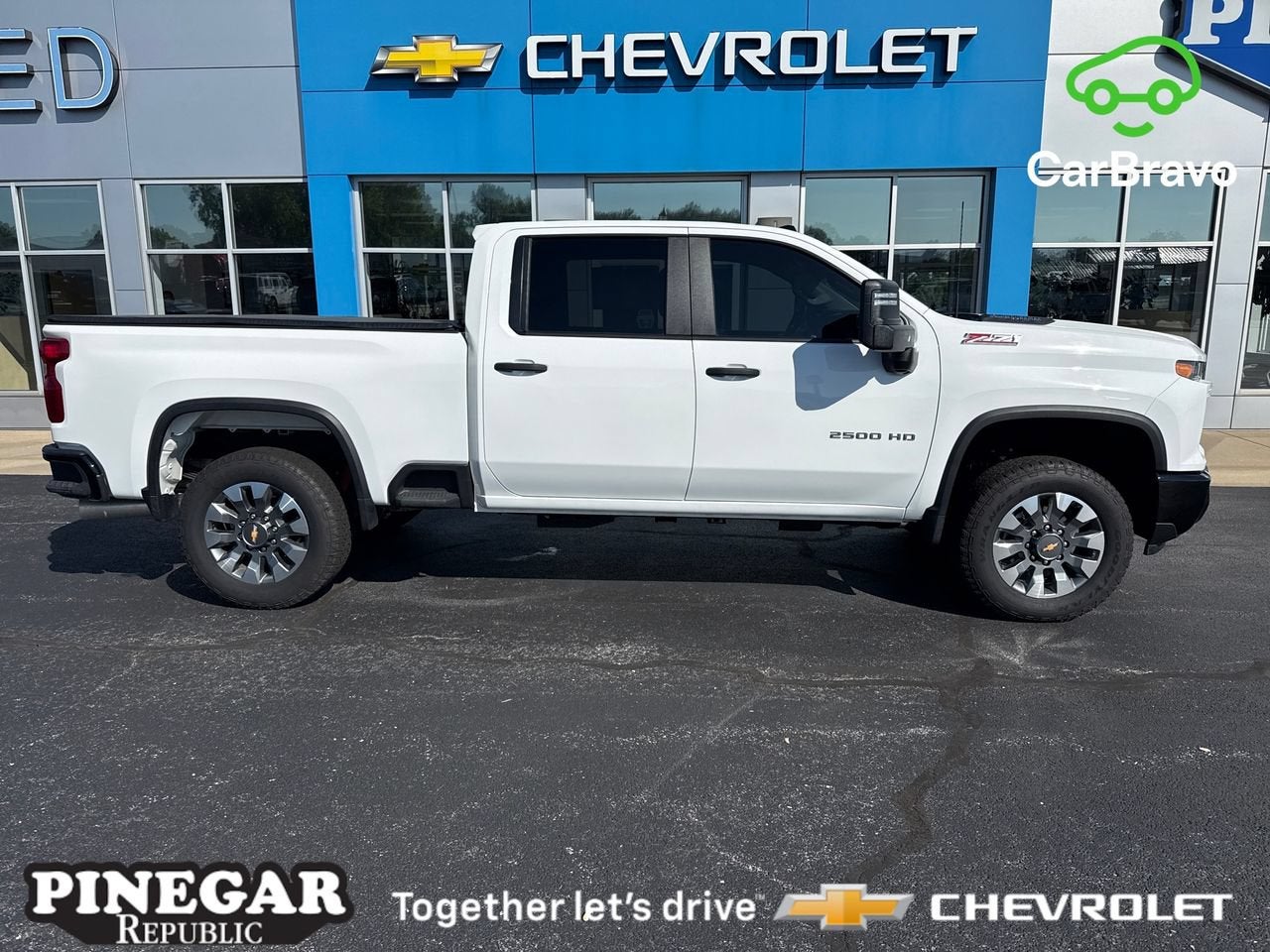 Summit White 2025 Chevrolet Silverado 2500HD Pickup Truck Four-Wheel Drive Automatic