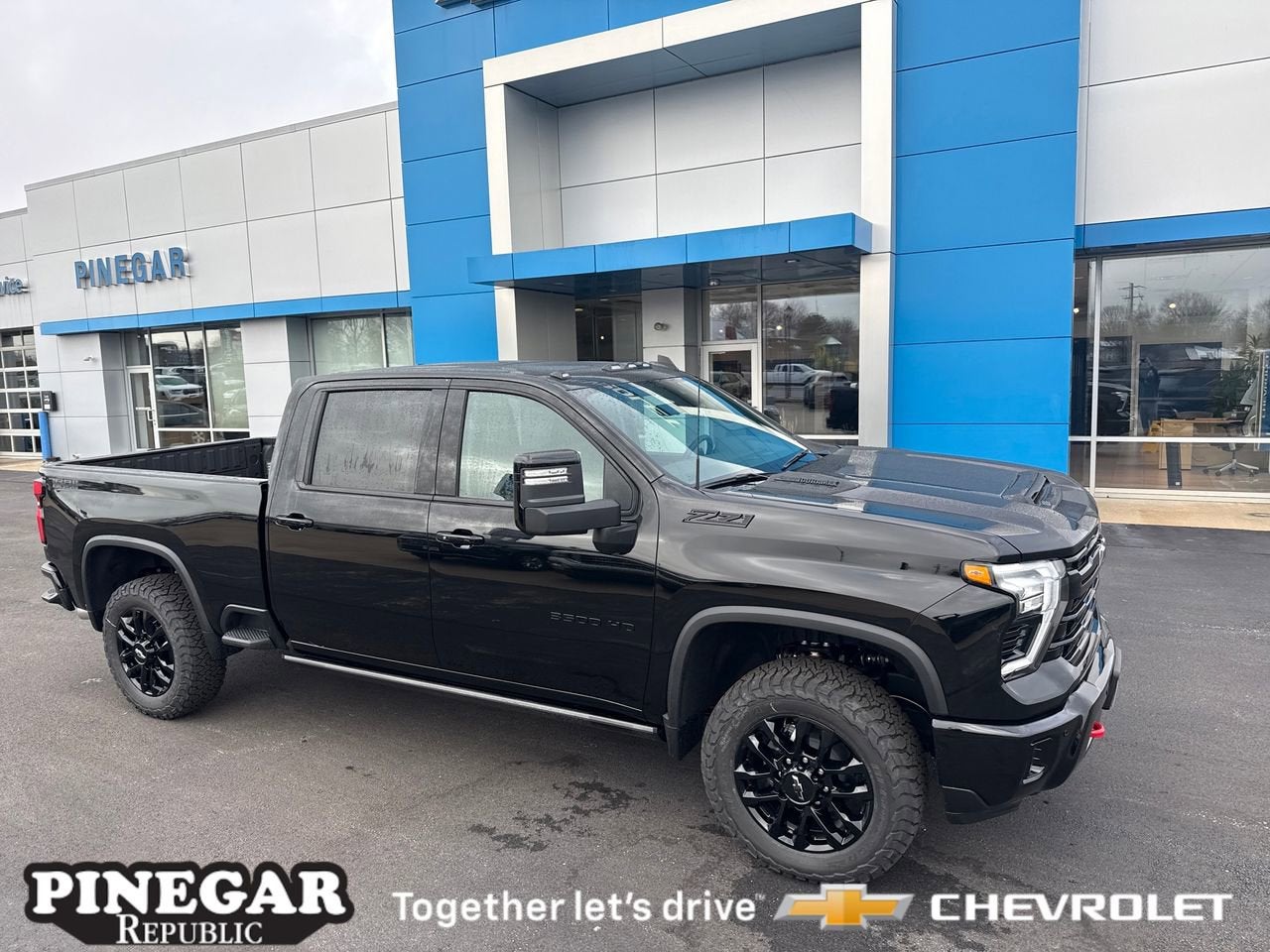 View vehicle photo 4