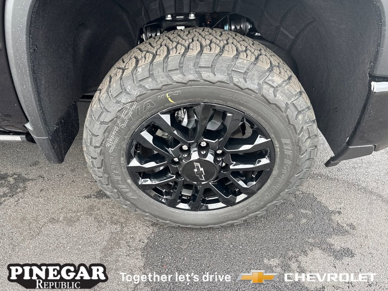 View vehicle photo 5