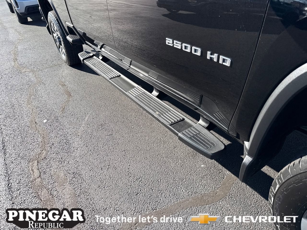 View vehicle photo 7