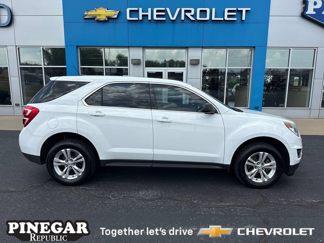 Summit White 2017 Chevrolet Equinox SUV / Crossover Front-Wheel Drive Automatic