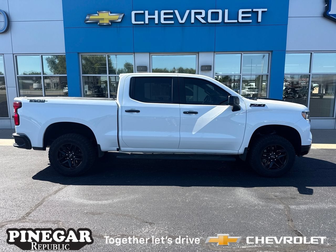 Summit White 2024 Chevrolet Silverado 1500 Pickup Truck Four-Wheel Drive Automatic