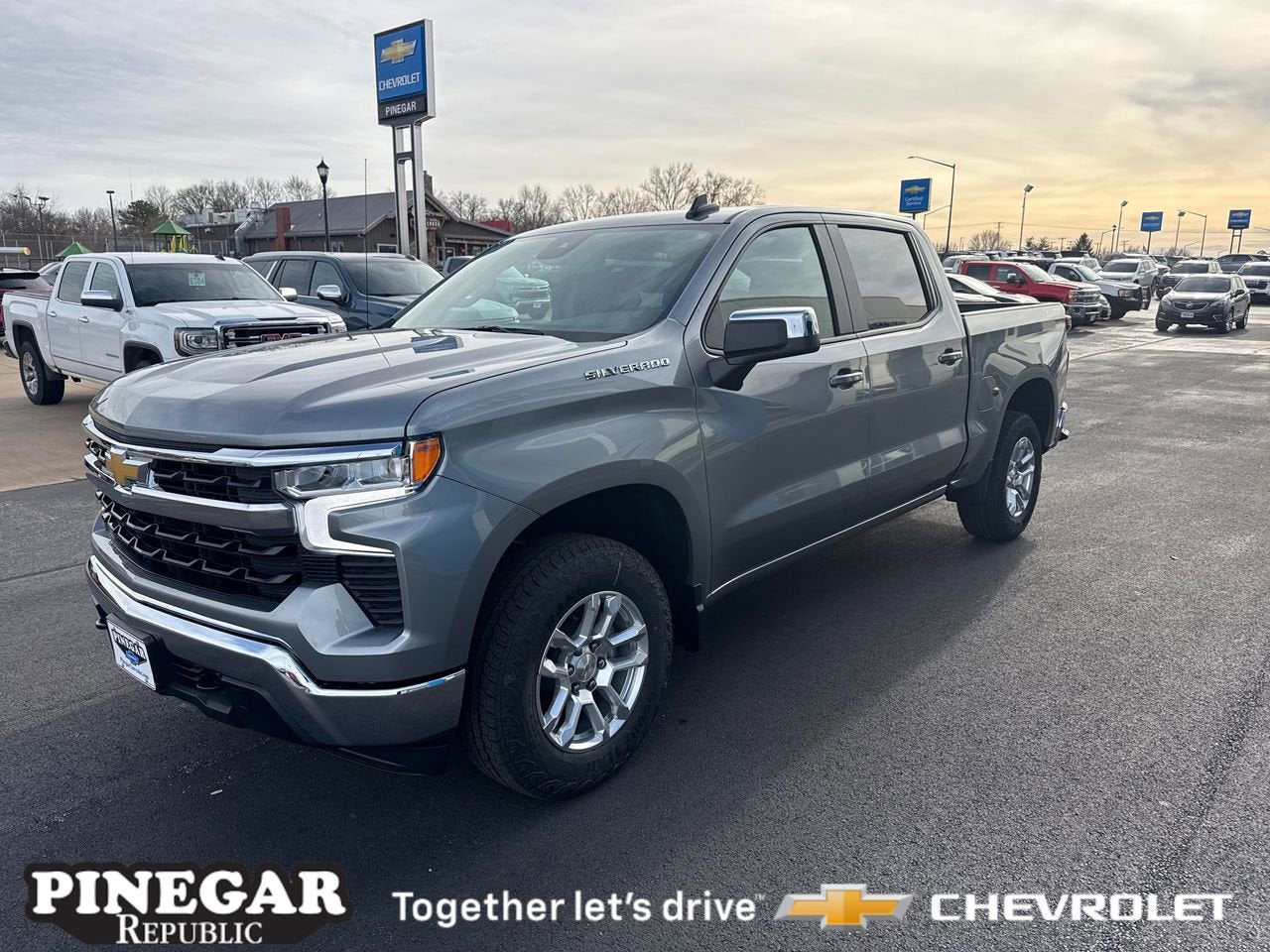 View vehicle photo 3