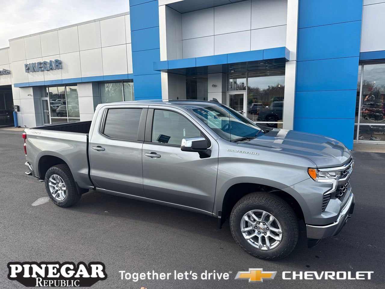 View vehicle photo 4