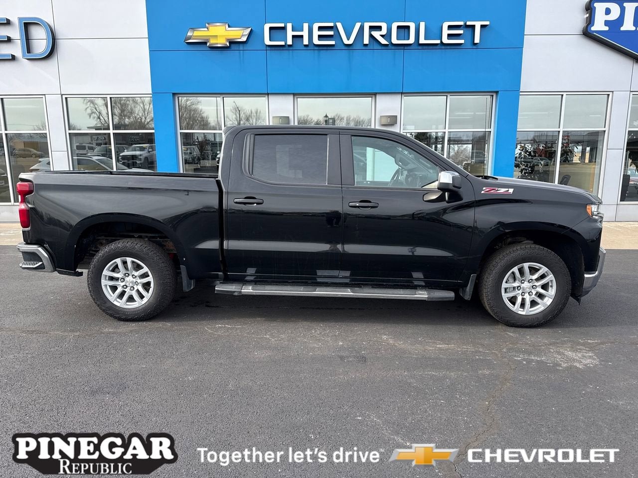 2022 Chevrolet Silverado 1500 LT Crew Cab 4WD