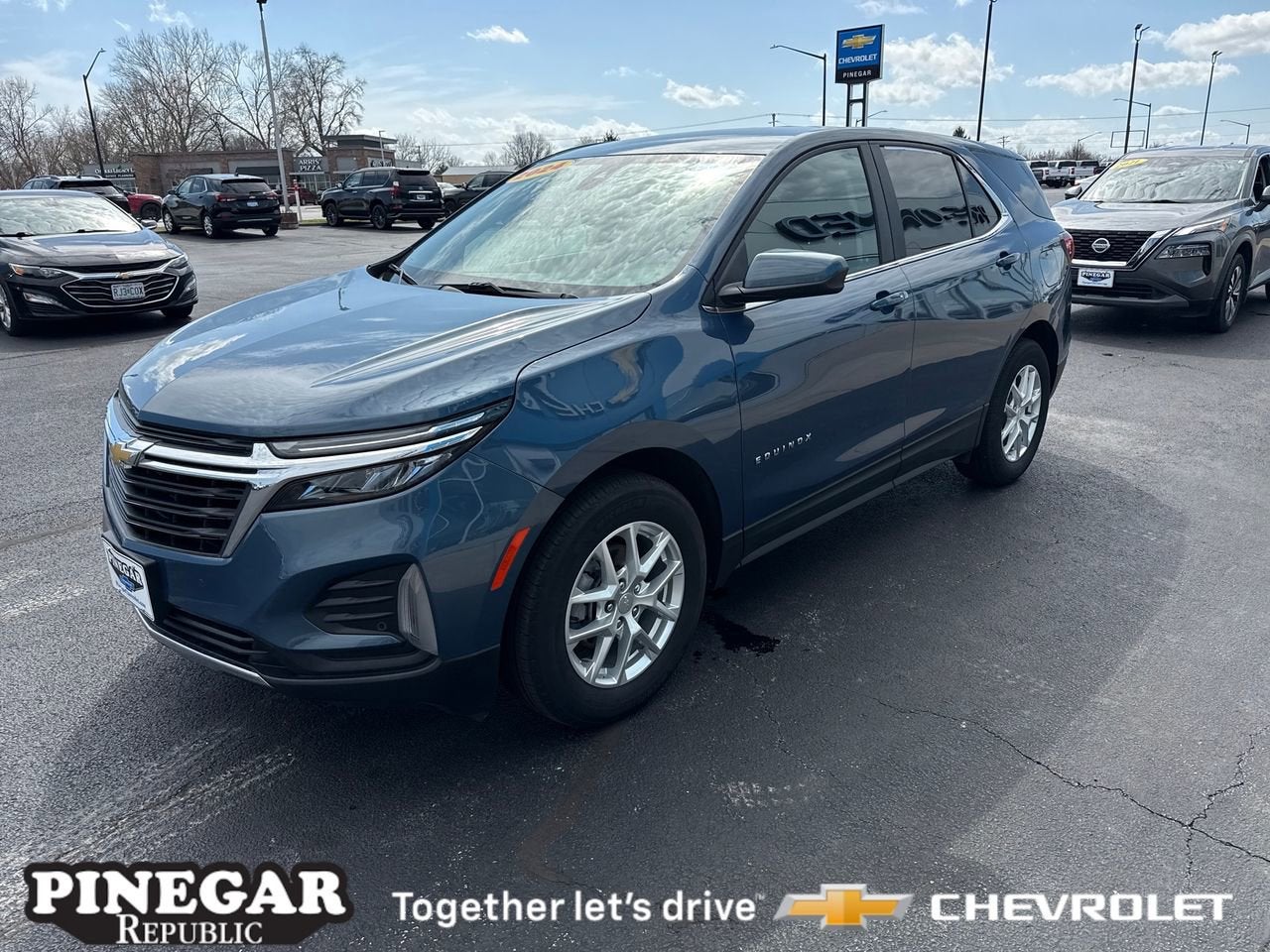 View vehicle photo 4