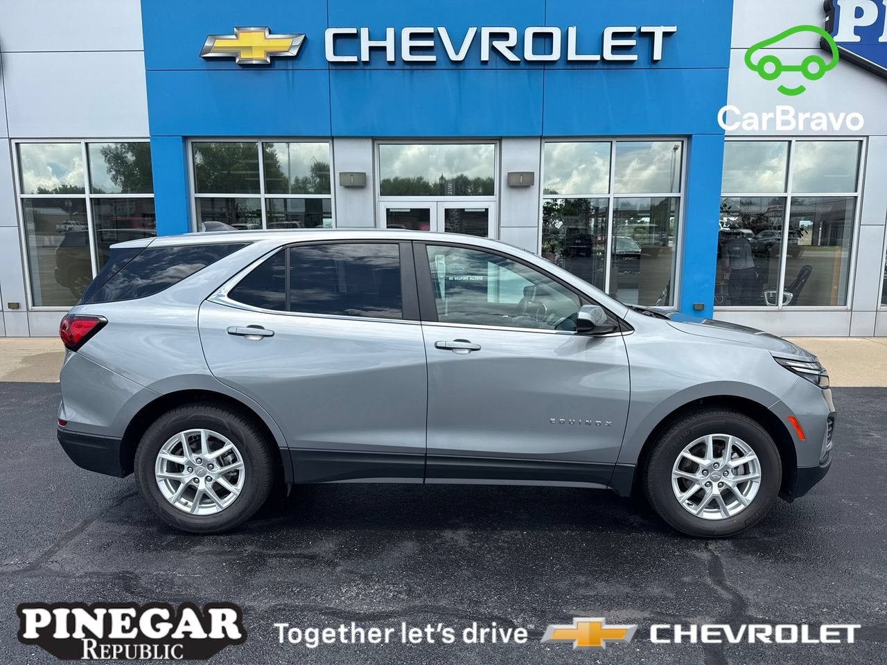 Sterling Gray Metallic 2024 Chevrolet Equinox SUV / Crossover Front-Wheel Drive Automatic