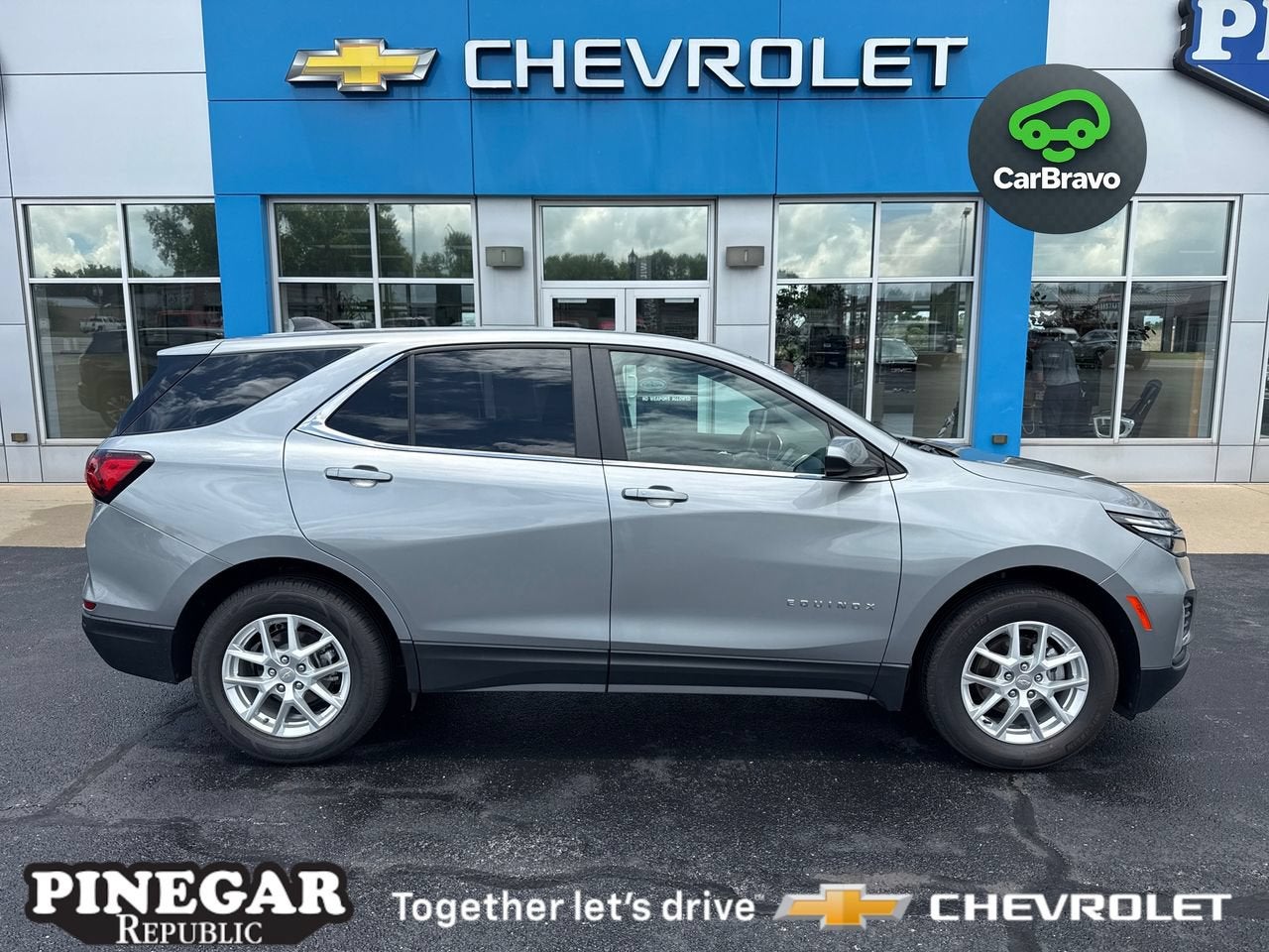 Sterling Gray Metallic 2024 Chevrolet Equinox SUV / Crossover Front-Wheel Drive Automatic