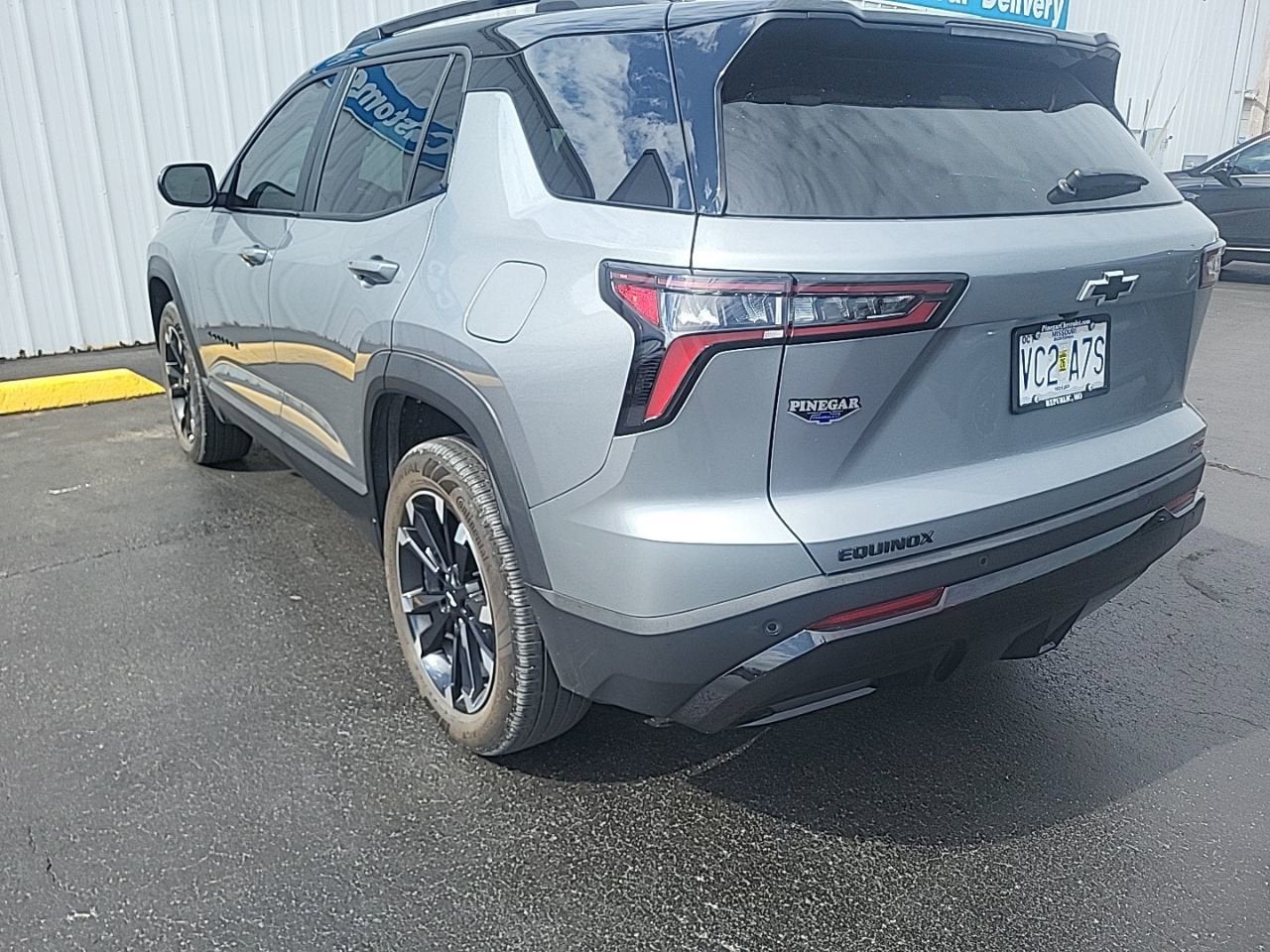 View vehicle photo 4