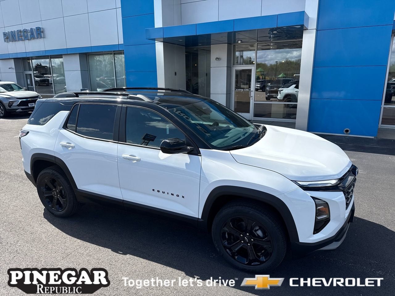 View vehicle photo 4