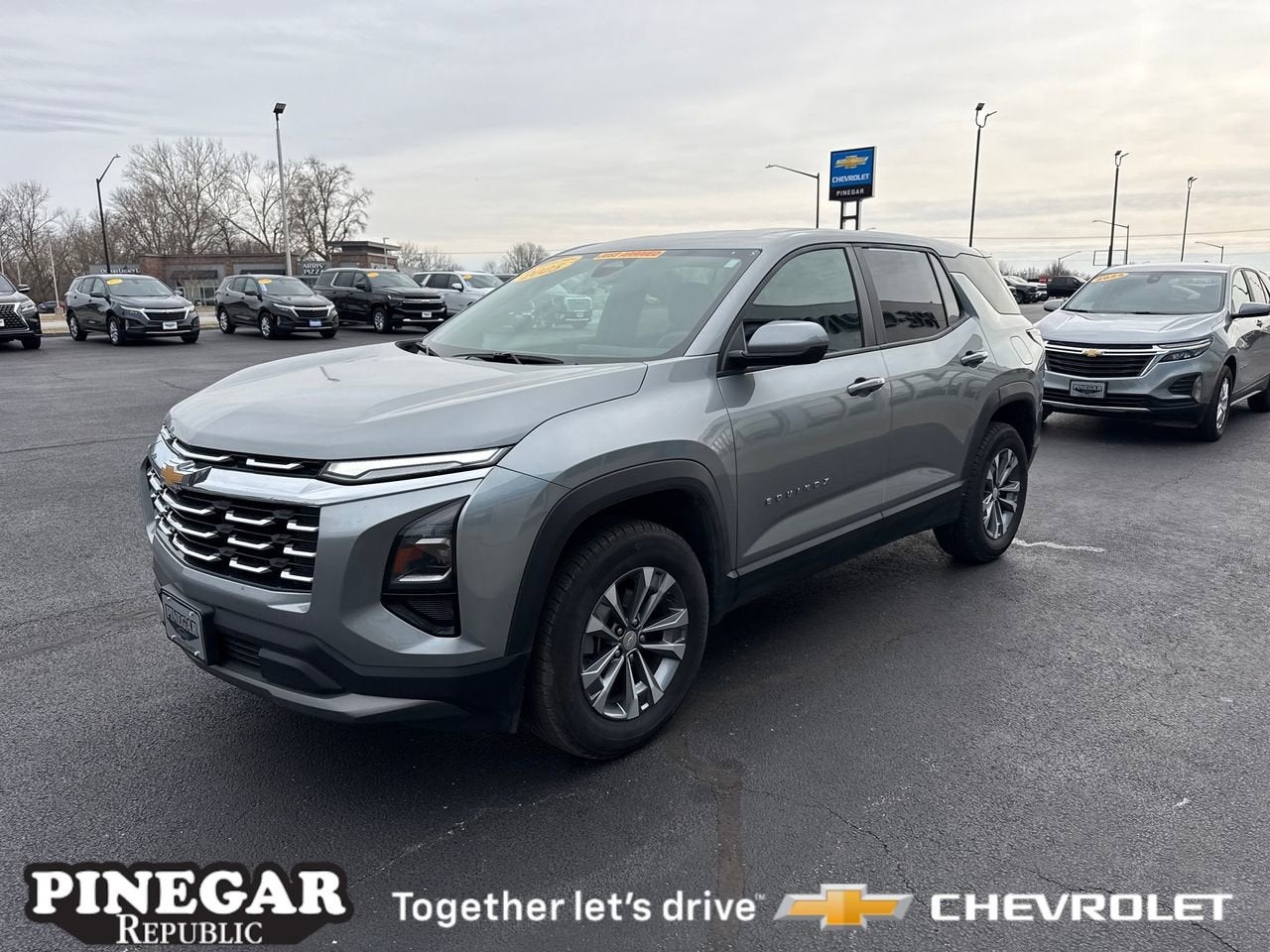 View vehicle photo 4