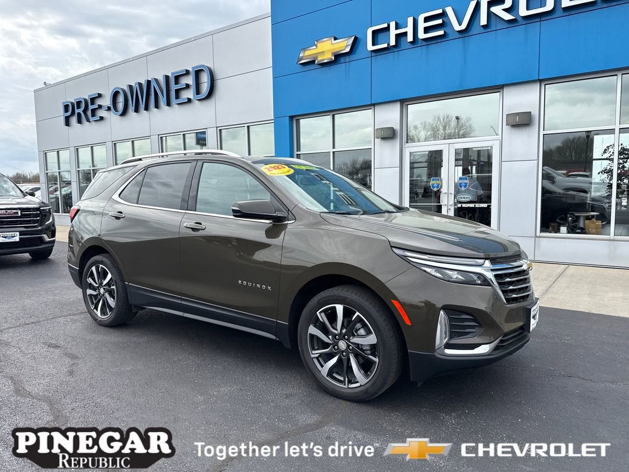 View vehicle photo 2