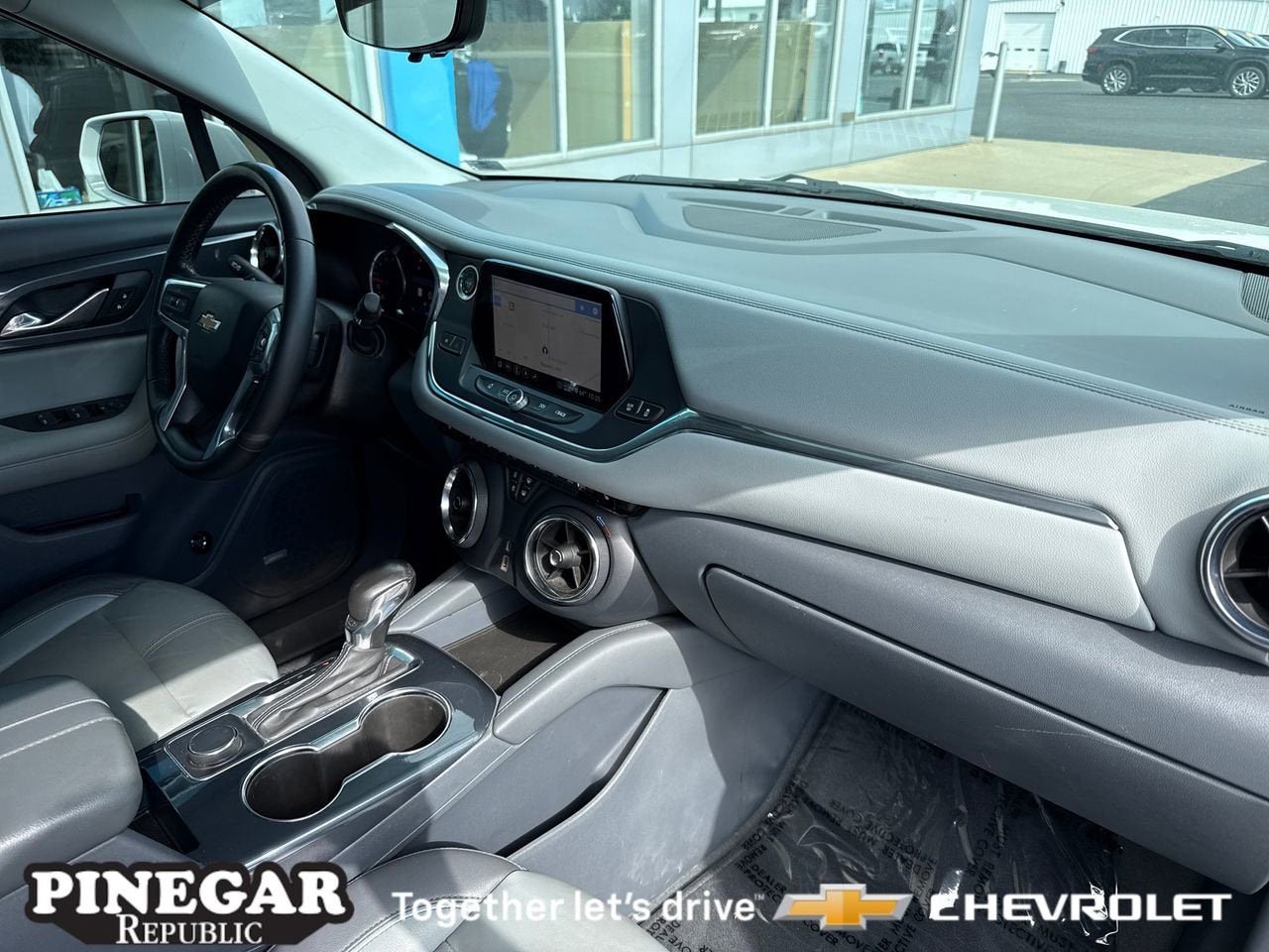 View vehicle photo 7