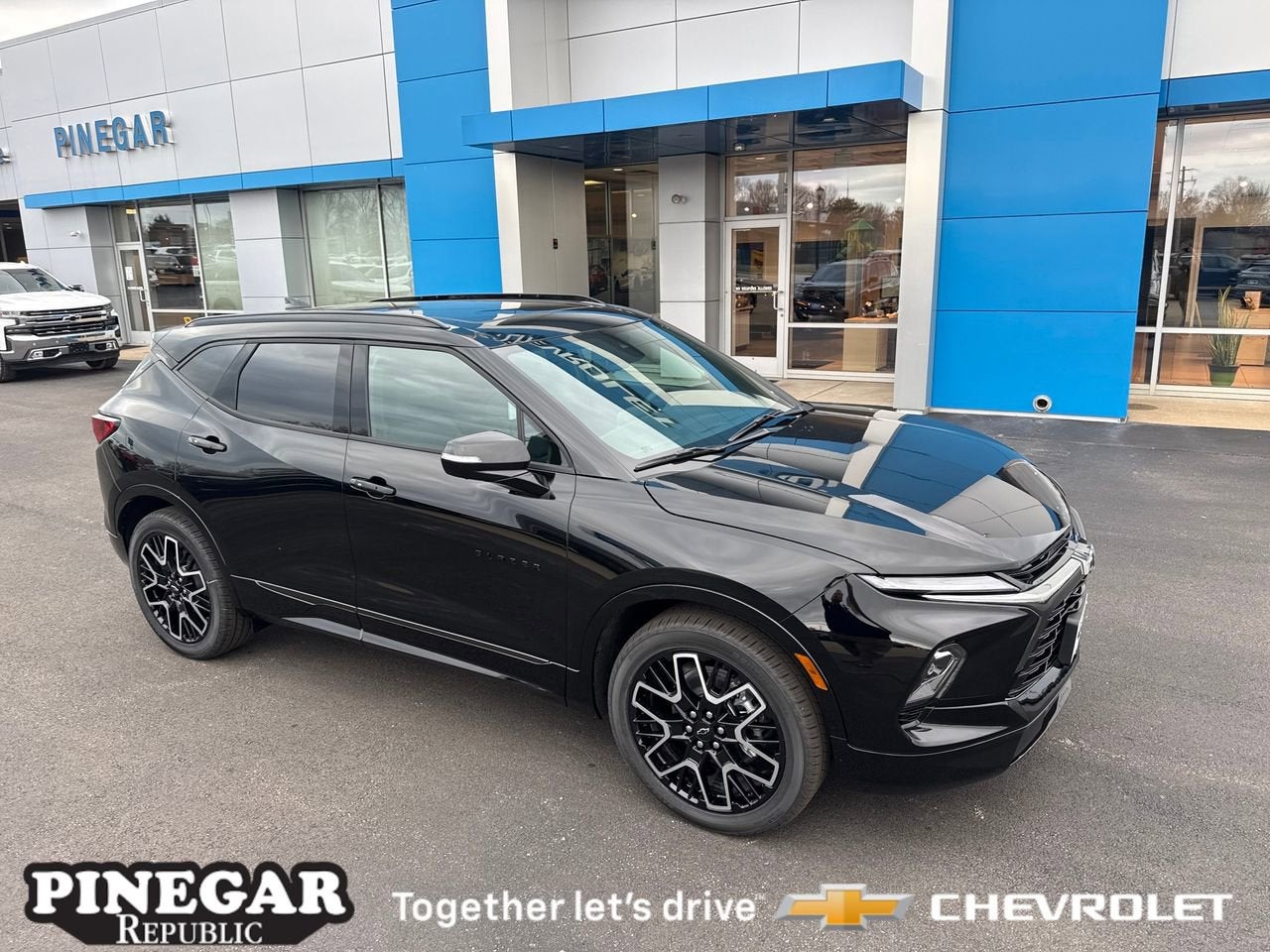 View vehicle photo 4