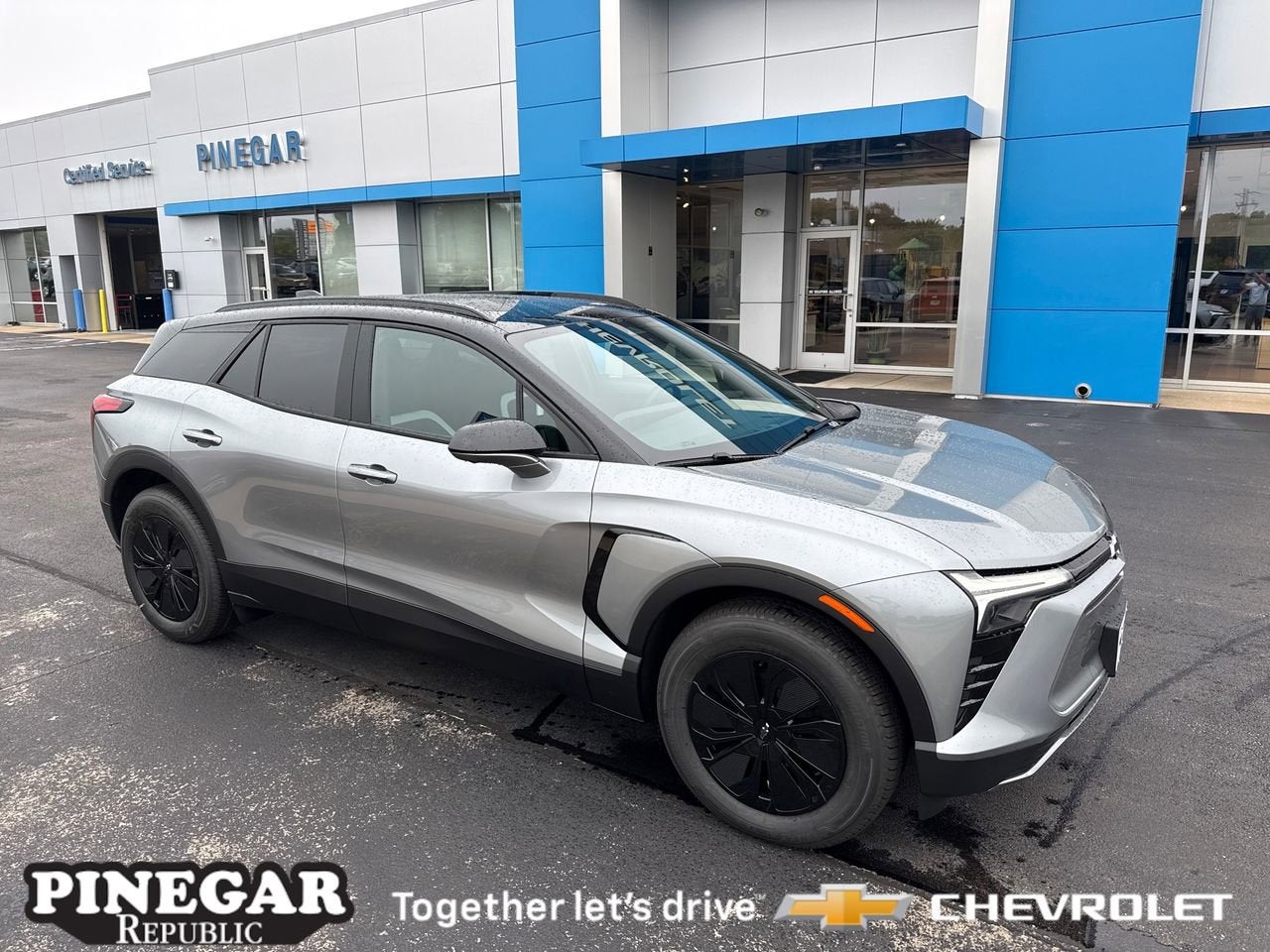 View vehicle photo 4