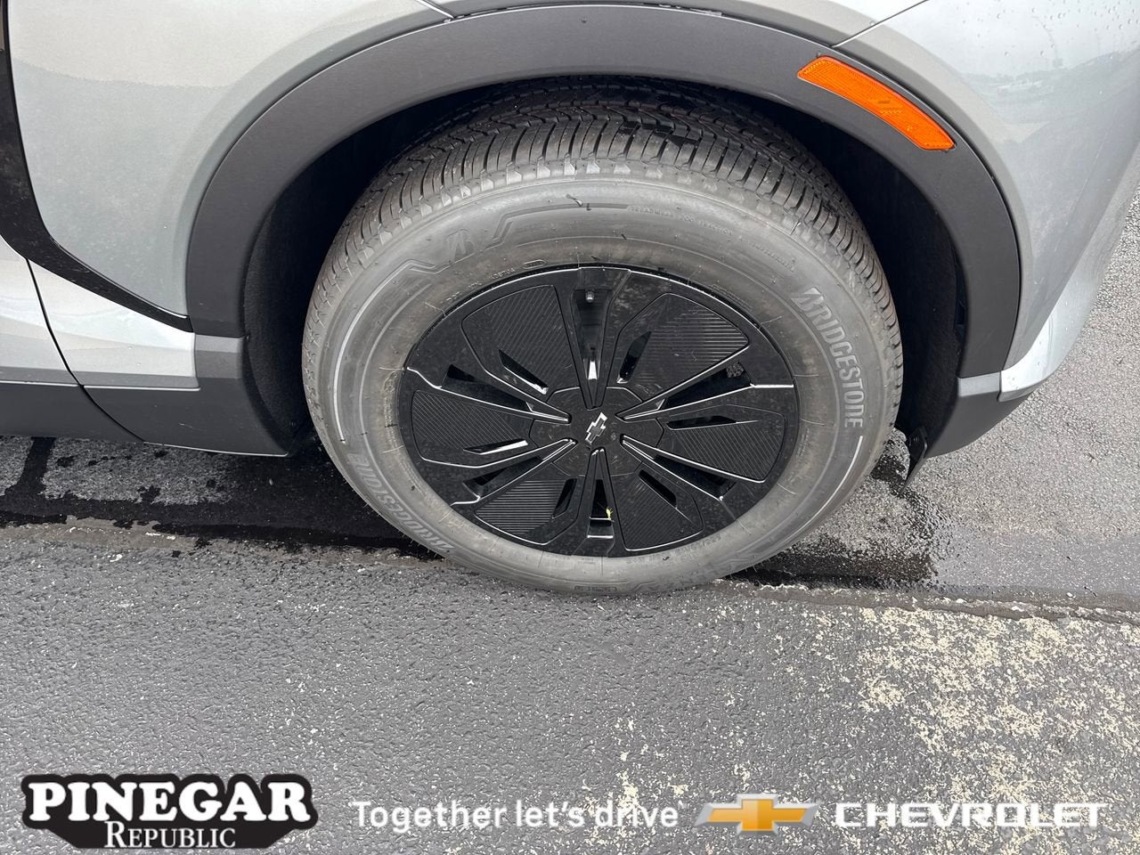 View vehicle photo 5