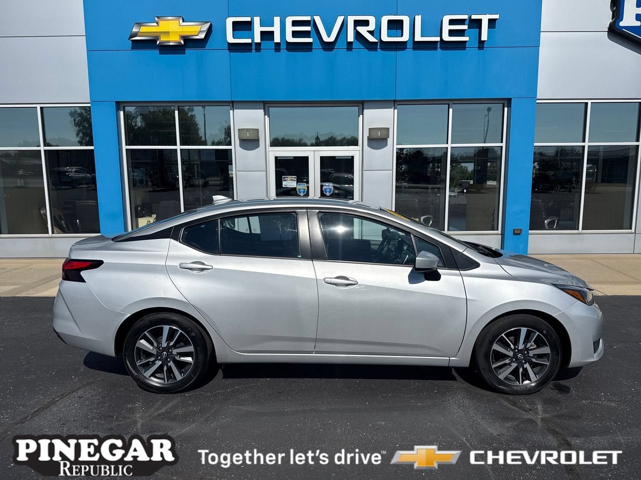  2025 Nissan Versa Sedan Front-Wheel Drive Automatic