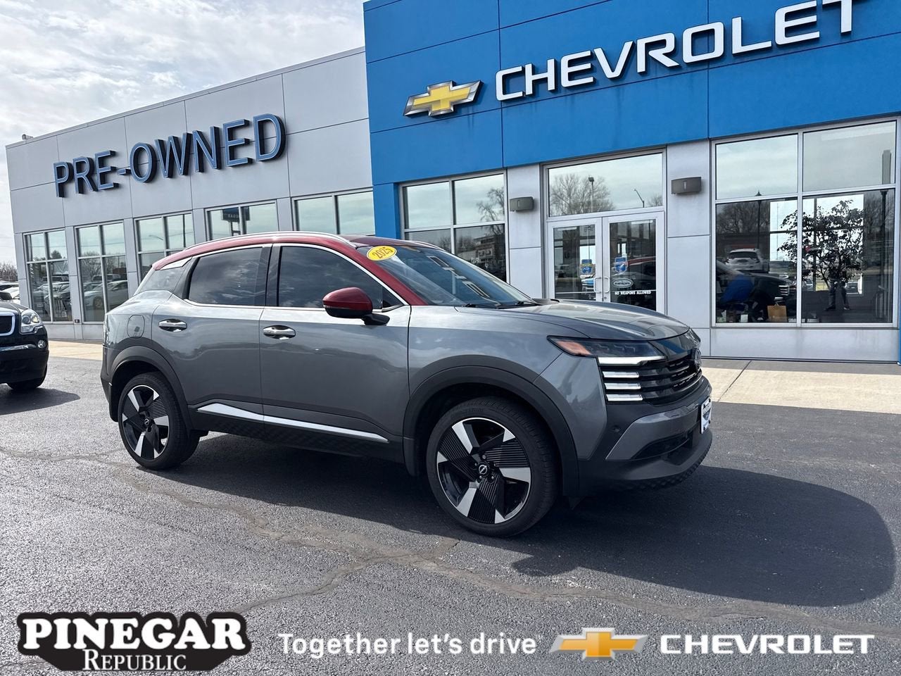 View vehicle photo 2