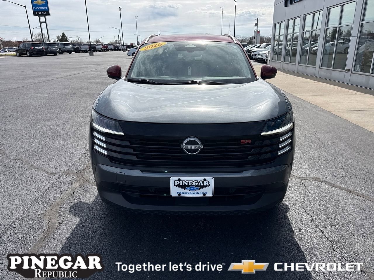 View vehicle photo 3