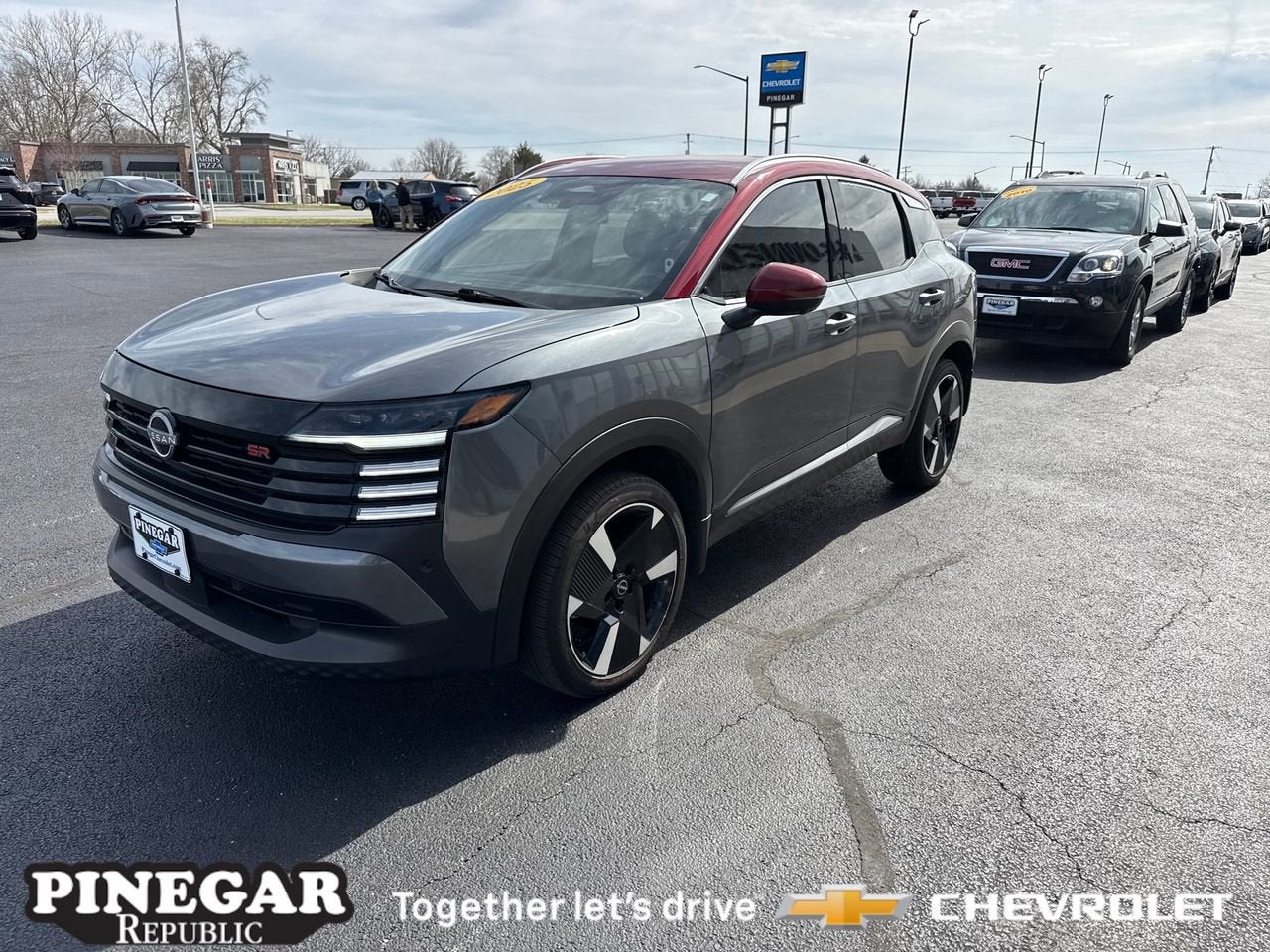 View vehicle photo 4