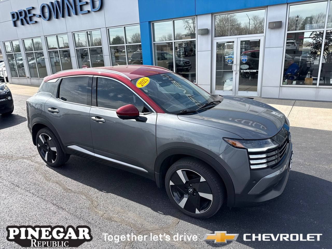 View vehicle photo 5