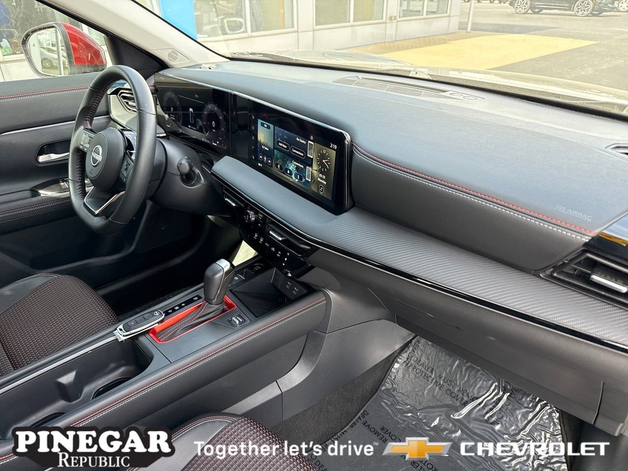 View vehicle photo 7