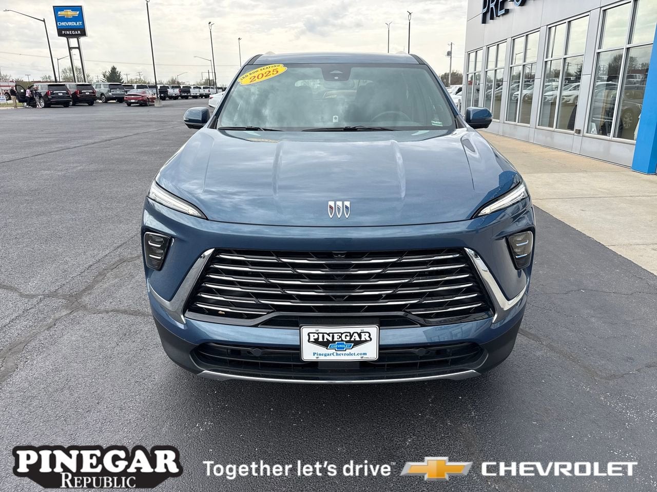 View vehicle photo 3