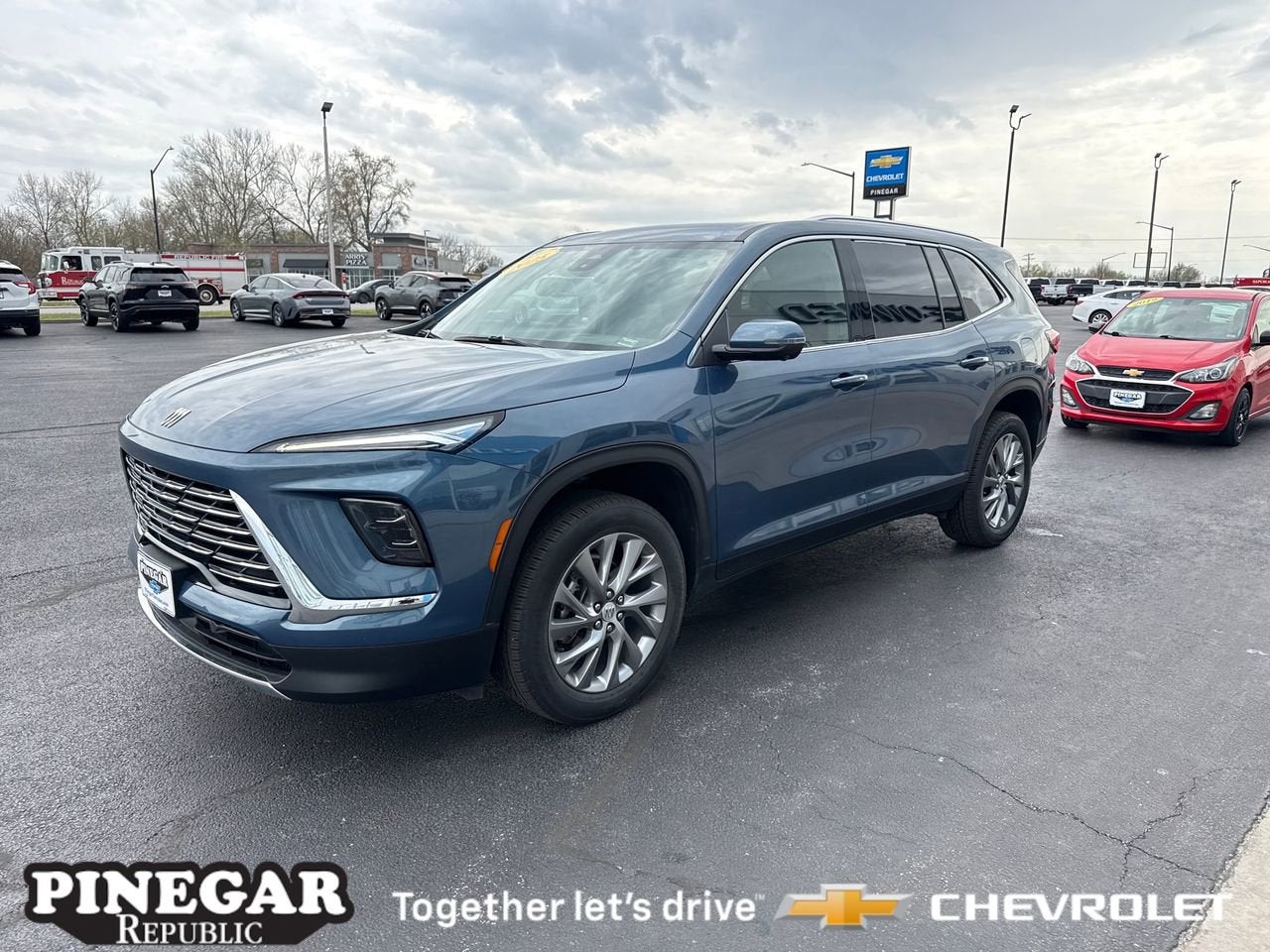 View vehicle photo 4