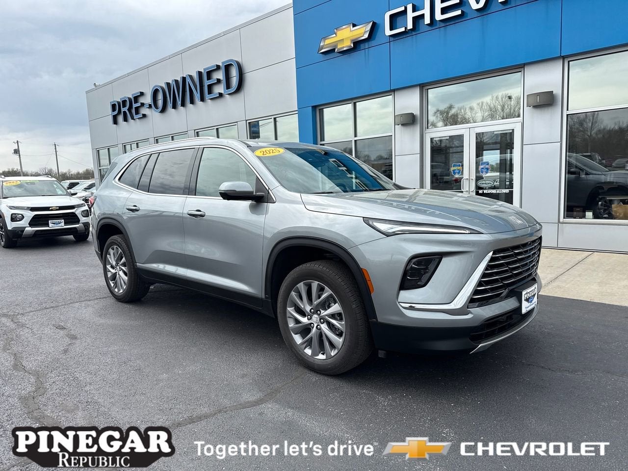 View vehicle photo 2