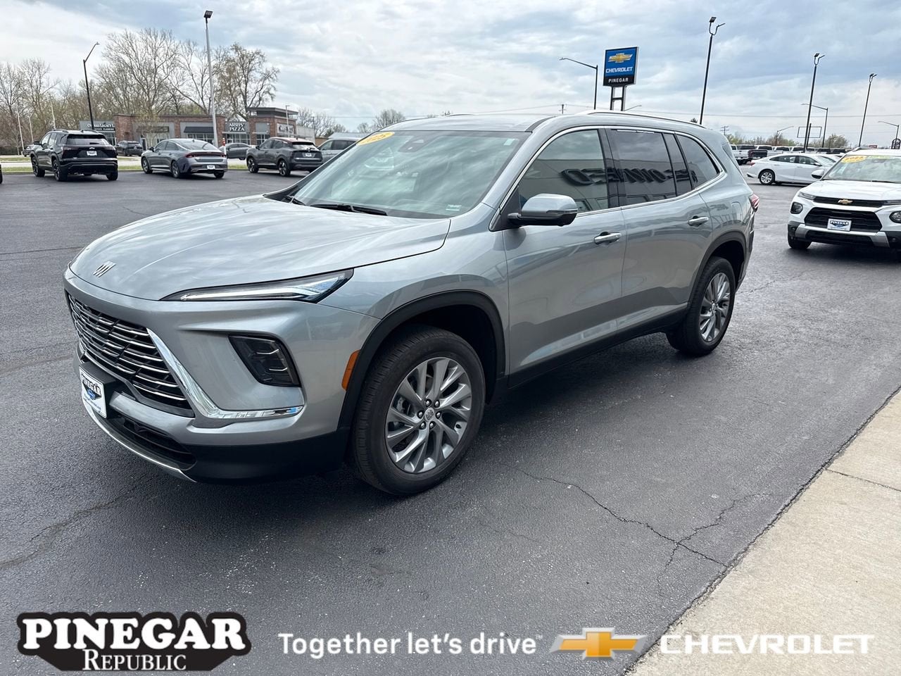 View vehicle photo 4