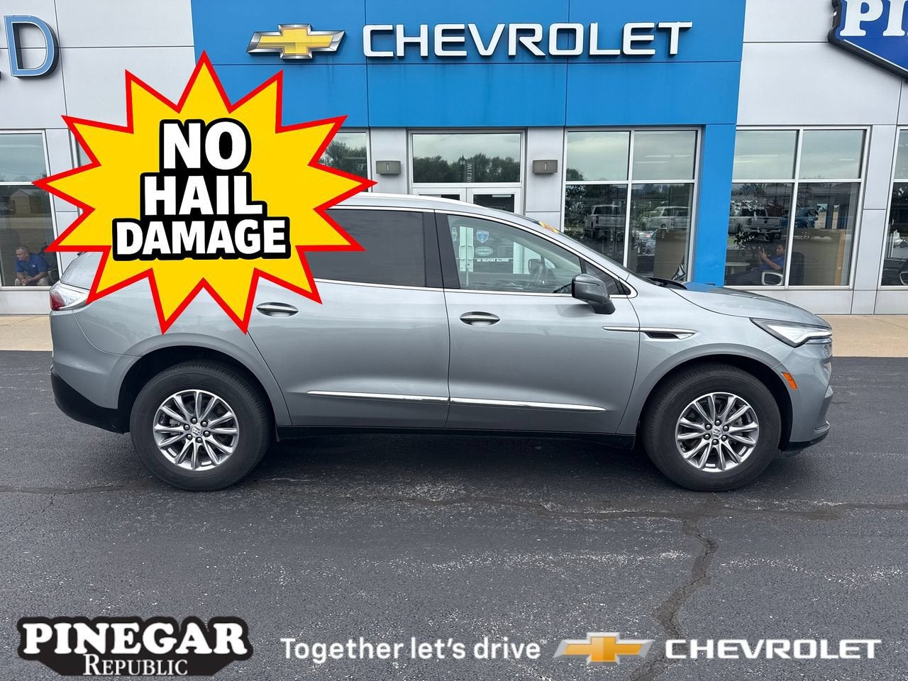  2024 Buick Enclave Essence FWD   