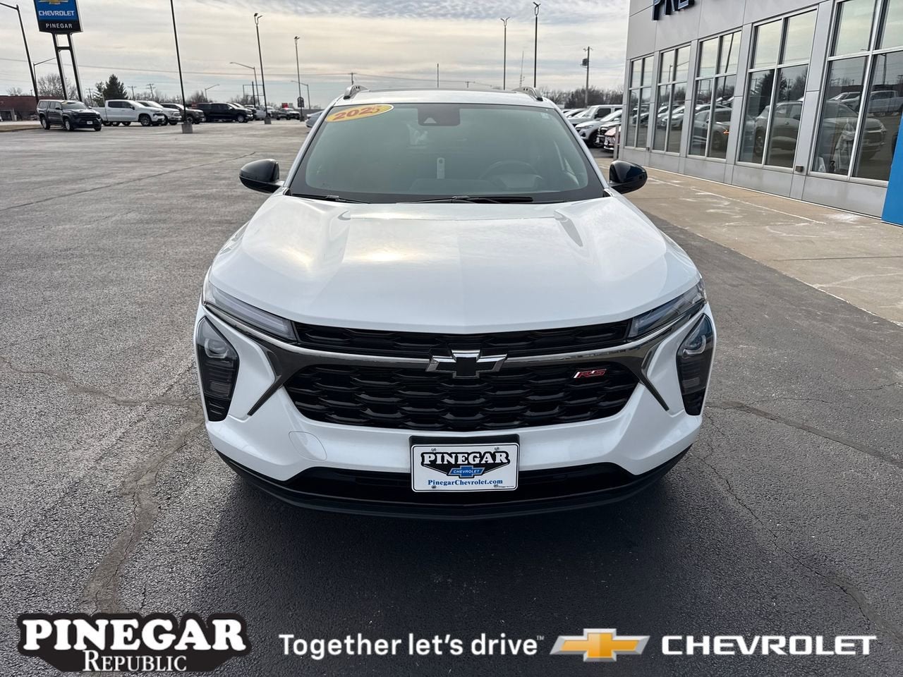 View vehicle photo 3