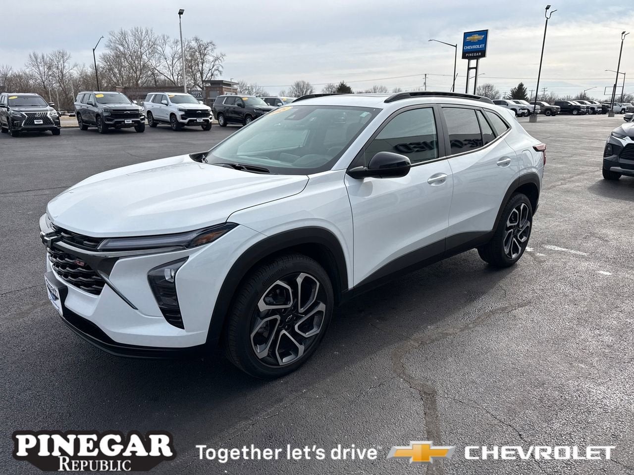 View vehicle photo 4