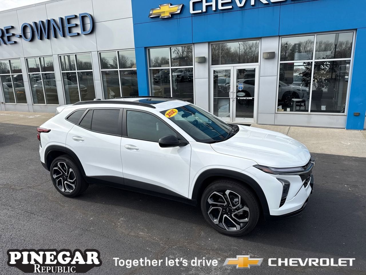 View vehicle photo 5