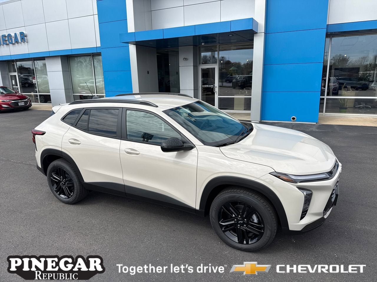 View vehicle photo 4