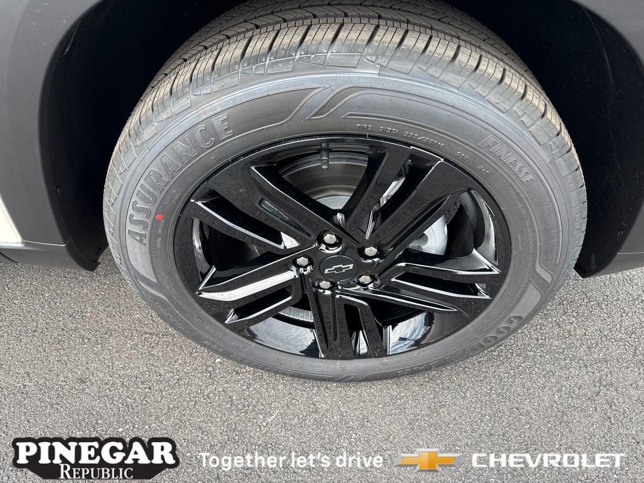 View vehicle photo 5