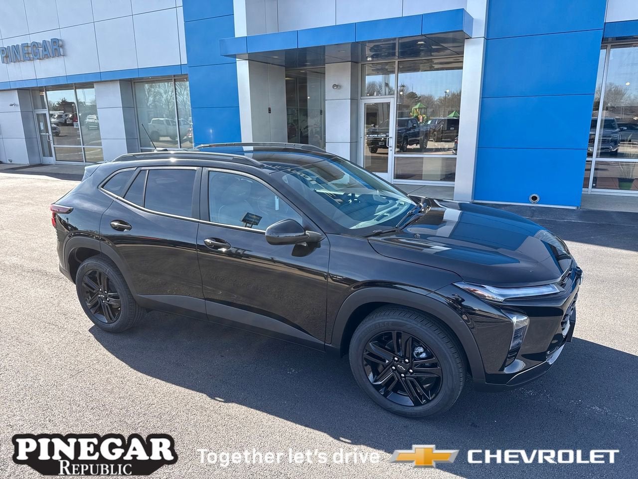 View vehicle photo 4