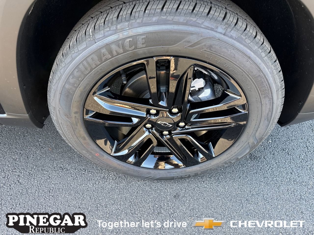 View vehicle photo 5