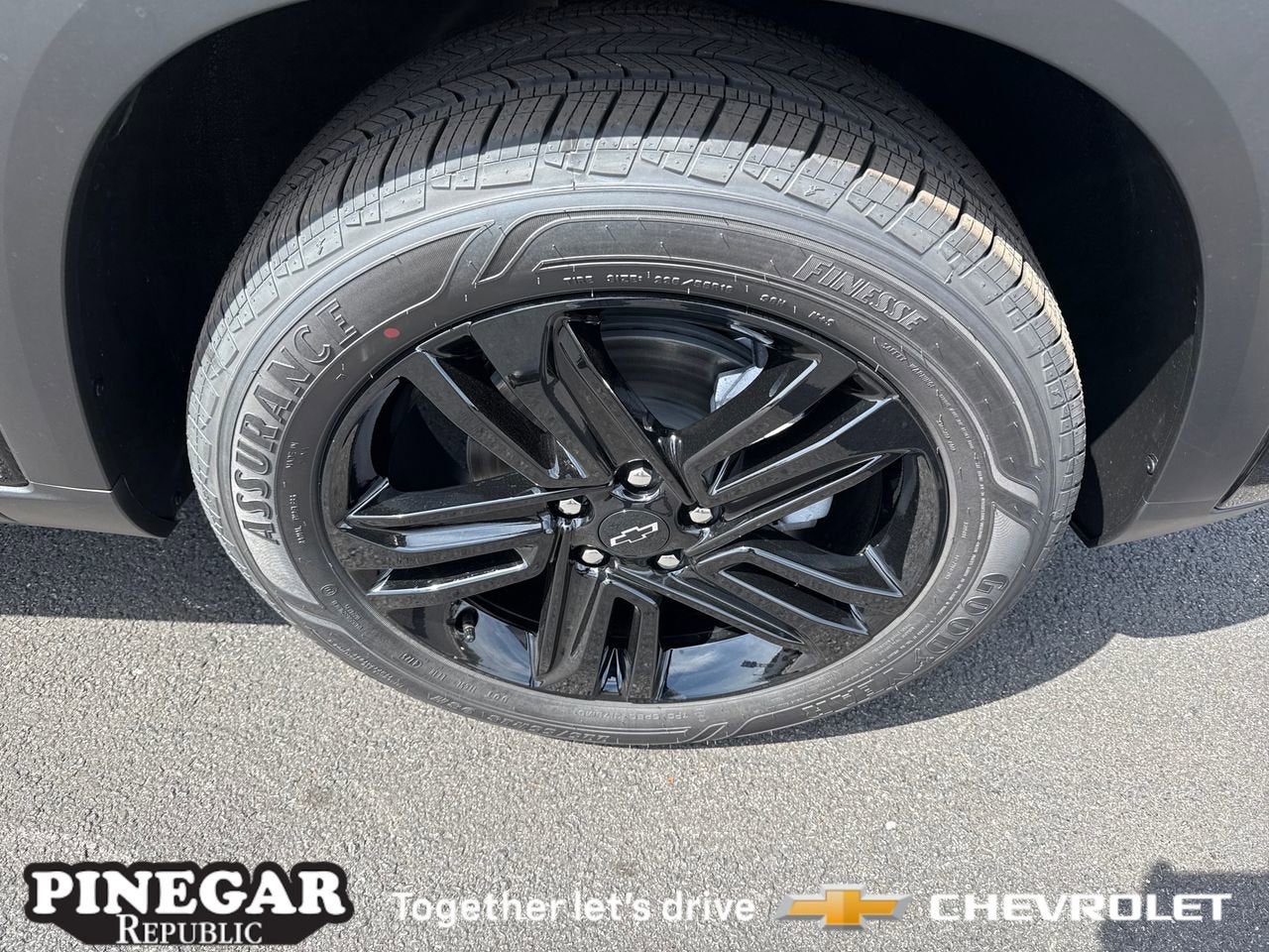 View vehicle photo 5