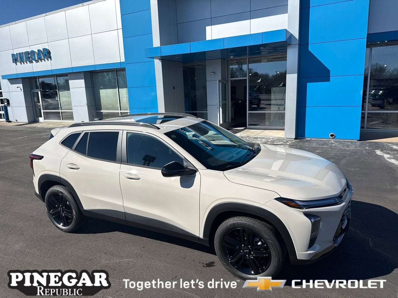 View vehicle photo 4