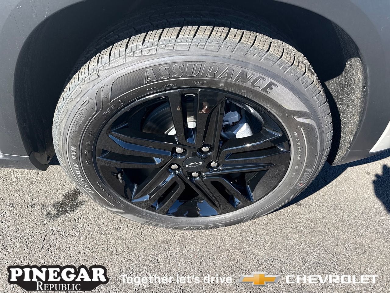 View vehicle photo 5