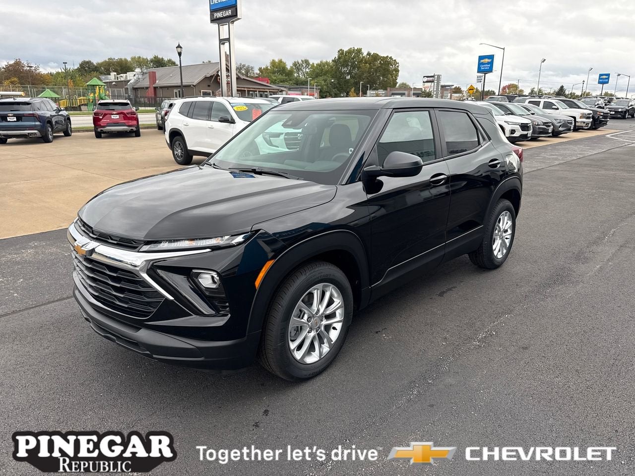 View vehicle photo 3