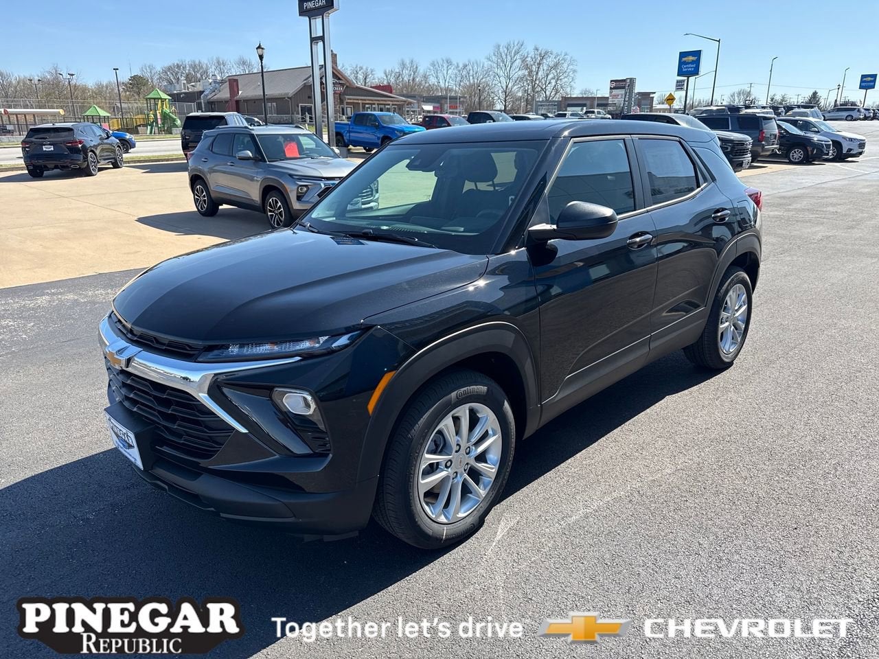 View vehicle photo 4