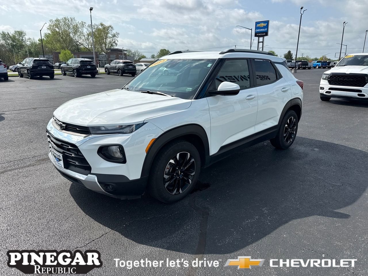 View vehicle photo 4