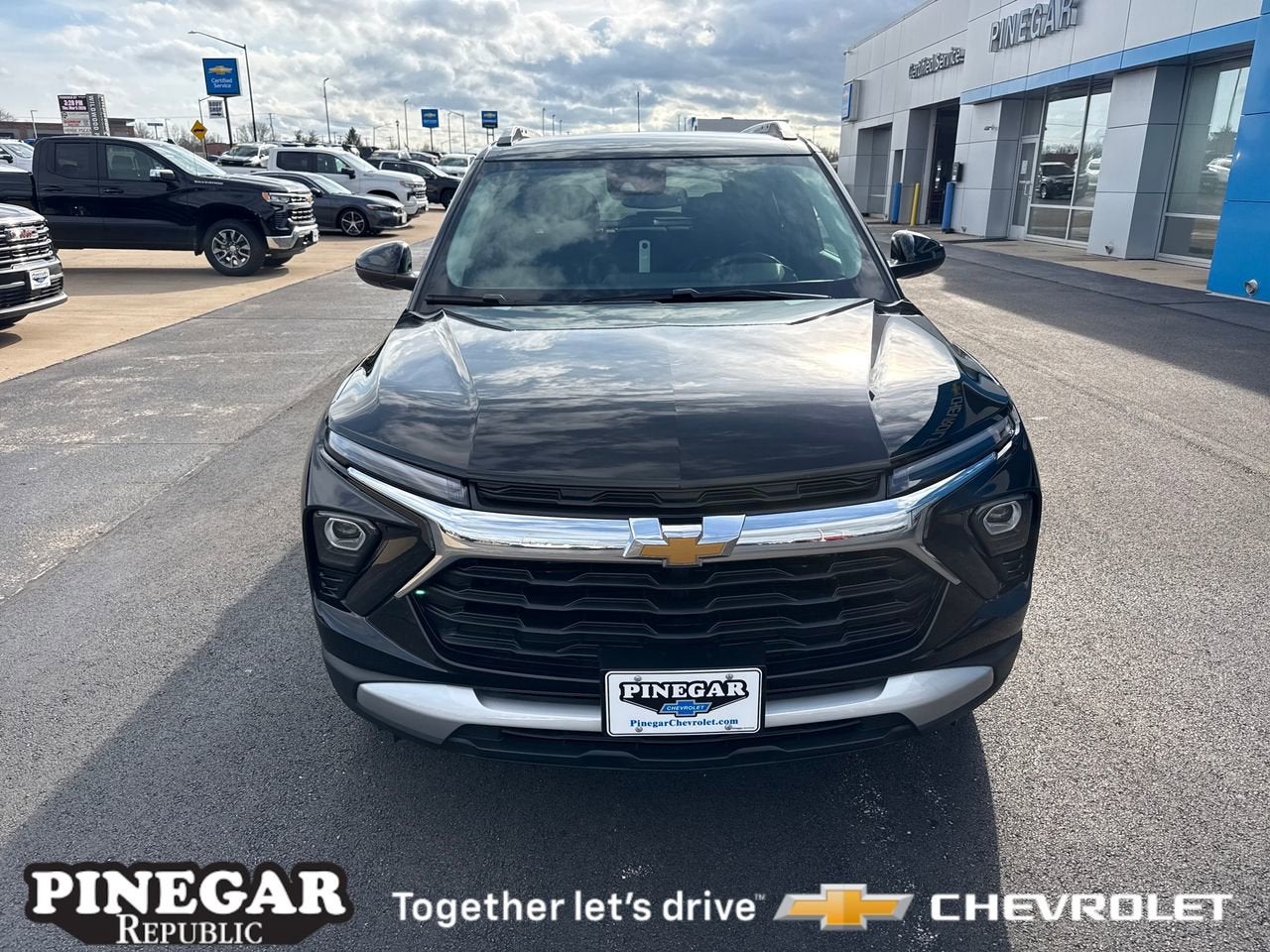 View vehicle photo 2