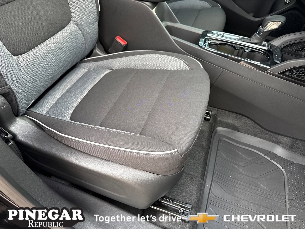 View vehicle photo 7